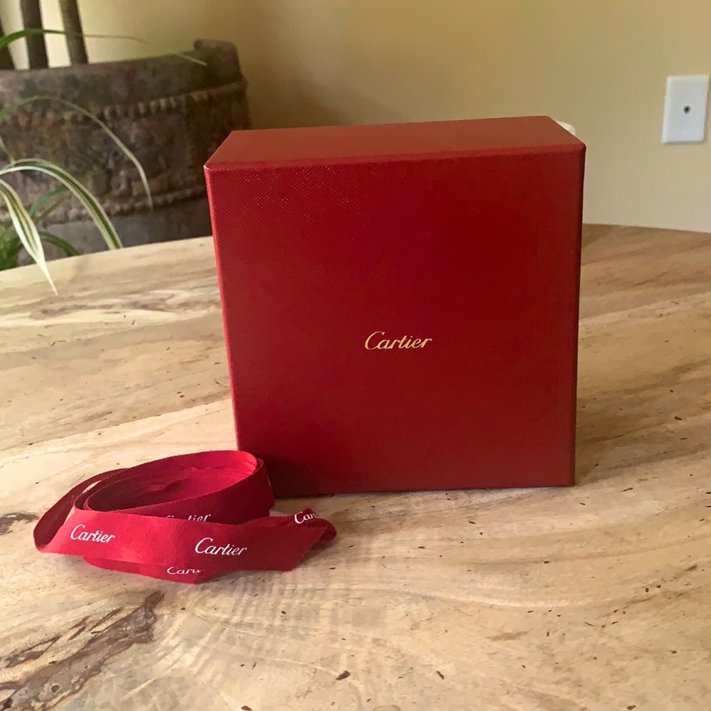 CARTIER outer Giftbox w/ribbon -